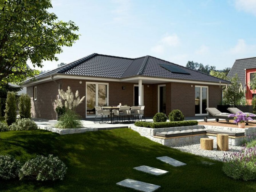 Der Winkelbungalow 108 in der Variante Klinker mit Blick auf den Garten und Terrasse